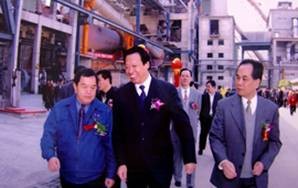 2003年11月26日，時任江西省人民政府常務副省長吳新雄、中共九江市委書記劉積福視察江西亞東。