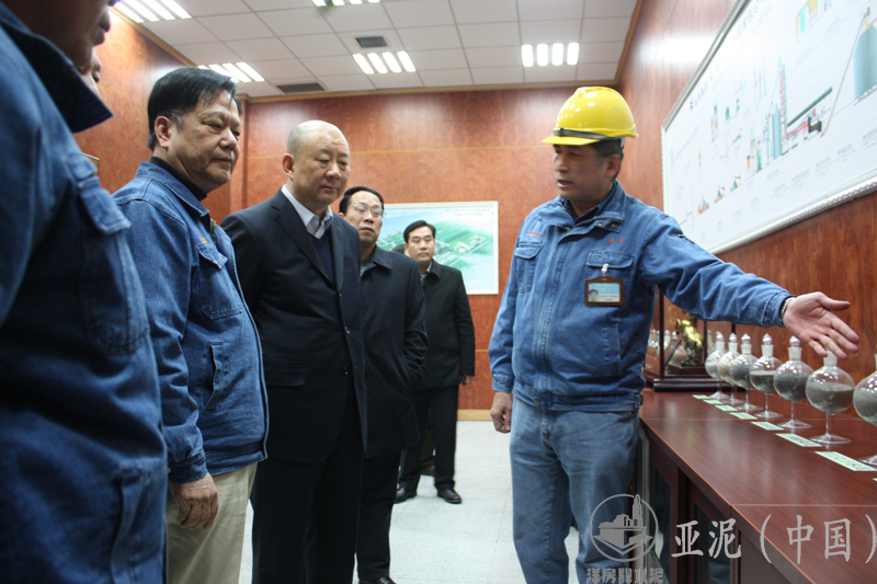 2011年12月28日，湖北省田承忠副省長視察湖北亞東