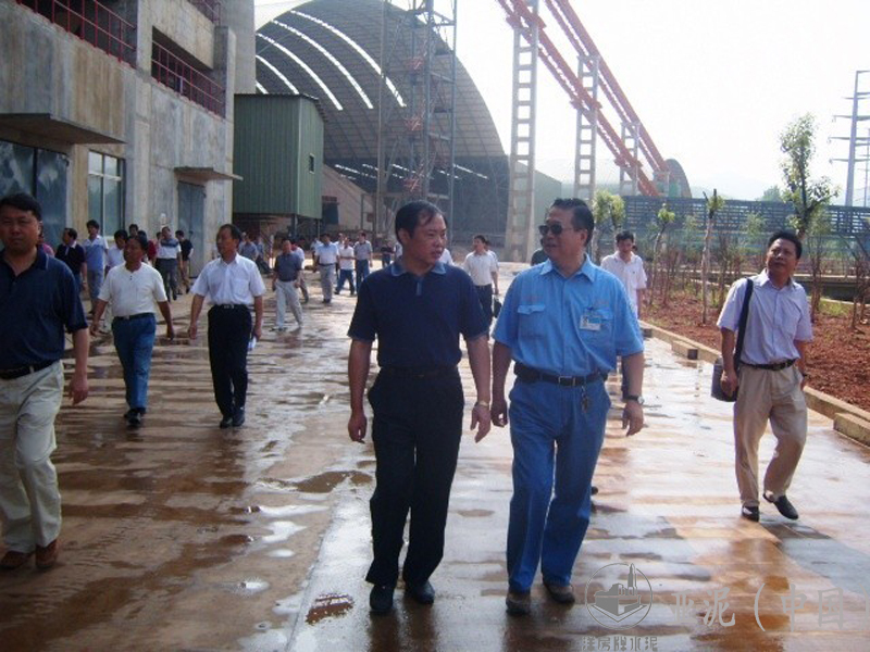 2010年6月，武穴市吳美景市長視察黃岡亞東