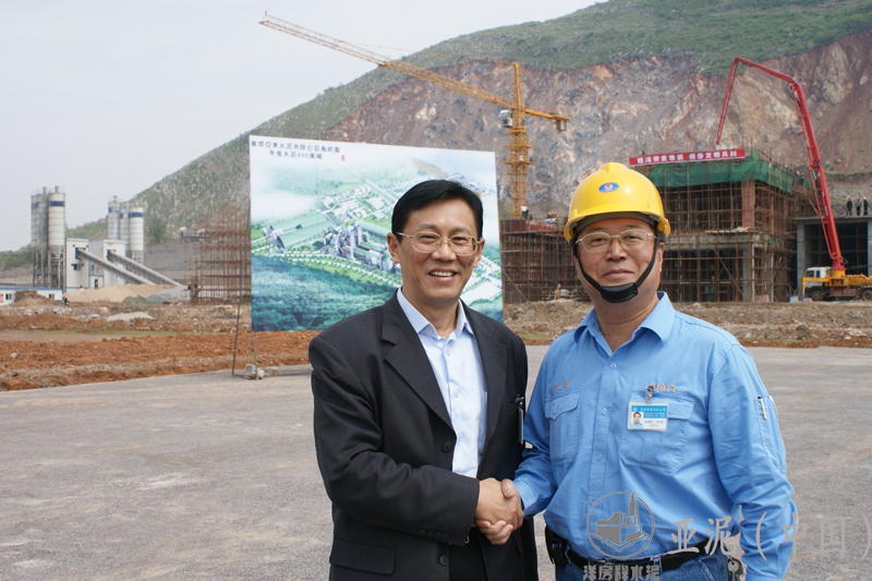 2009年4月，湖北副省長段輪一視察黃岡亞東