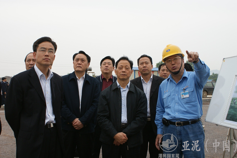 2009年4月，保監(jiān)會主席吳定富、黃岡劉雪榮市長、武穴張社教書記視察黃岡亞東