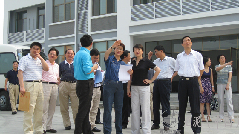 2008年7月27日，時(shí)任揚(yáng)州市長(zhǎng)王燕文、副市長(zhǎng)聞道才視察揚(yáng)州亞?wèn)|