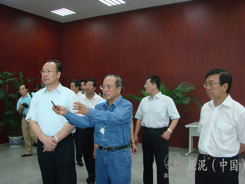 2007年8月23日，四川省委書記杜青林視察四川亞?wèn)|