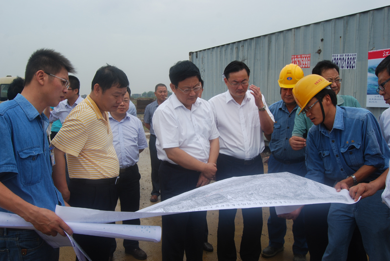2012年8月9日，江西省國土資源廳黨組書記、廳長胡憲視察江西亞東五、六期工地