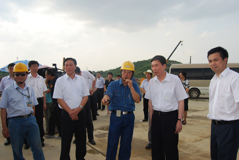 2012年7月11日，江西省政協(xié)主席黃躍金視察江西亞東五、六期工地
